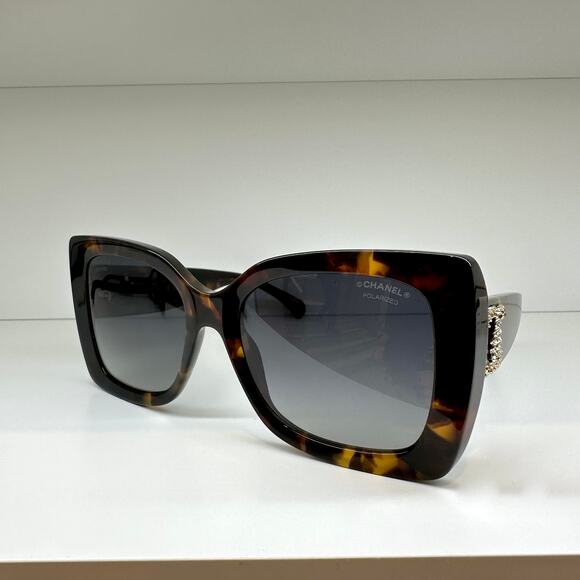 New CHANEL Sunglasses - Picture 5 of 16